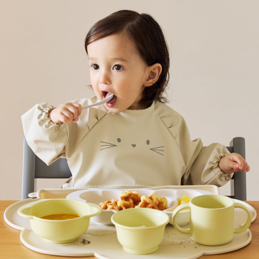 お食事ポーチロン 袖なし ねこアイボリー / お食事エプロン