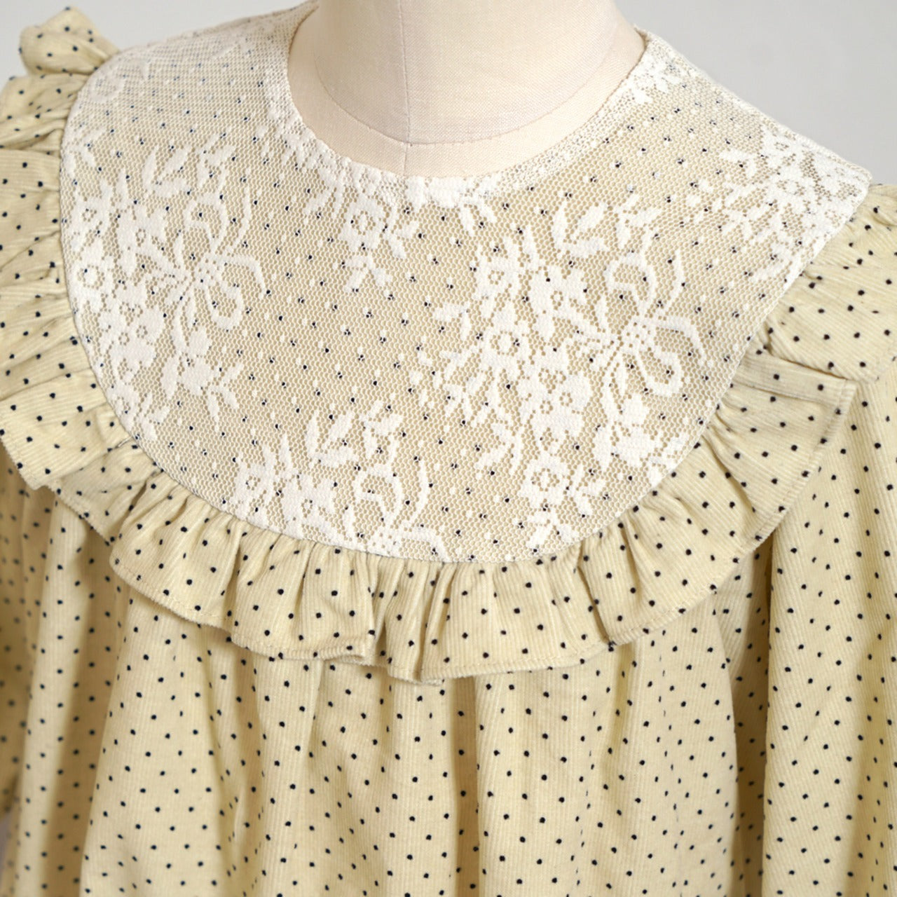ドットLaceロンパース ベージュ 70・80cm