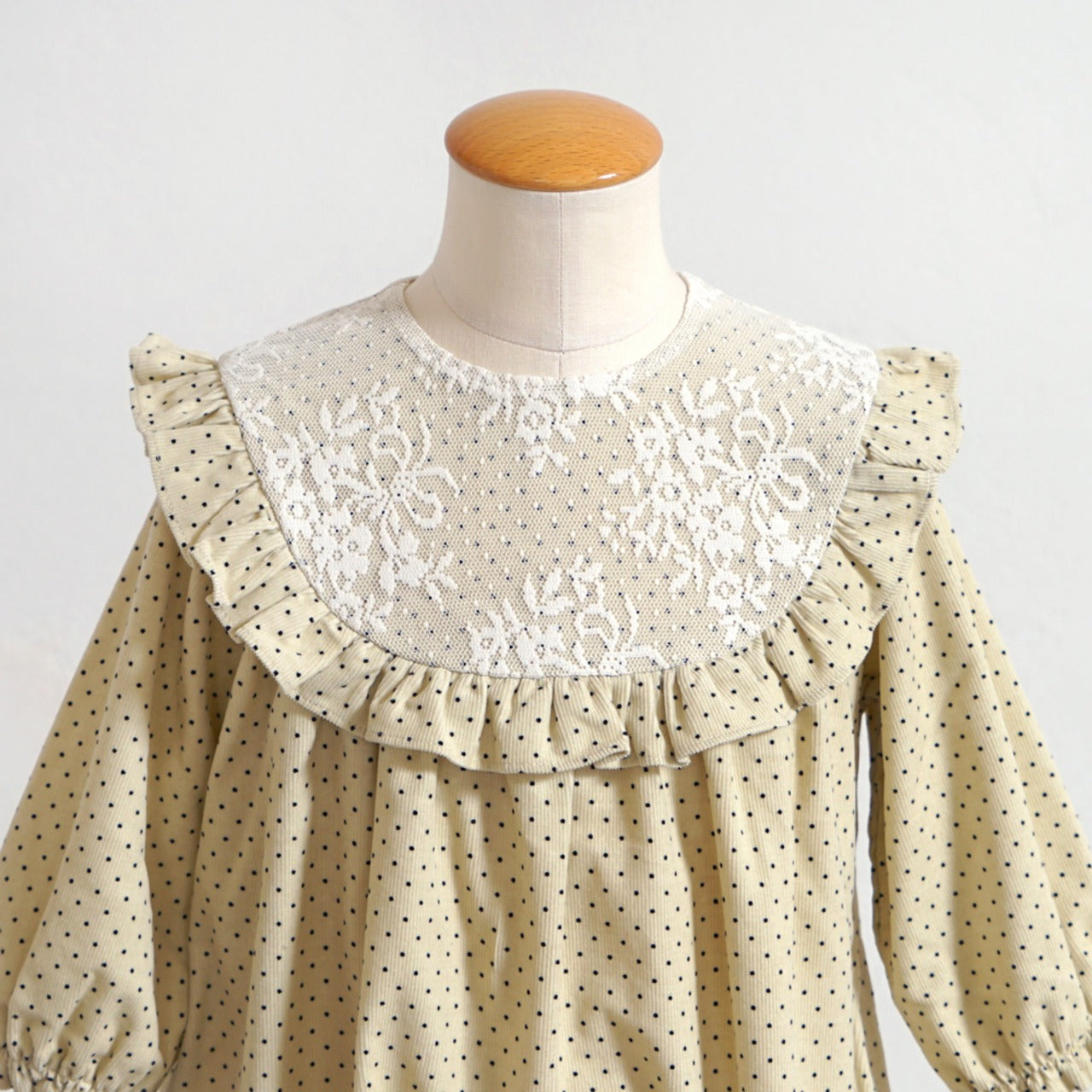 ドットLaceロンパース ベージュ 70・80cm