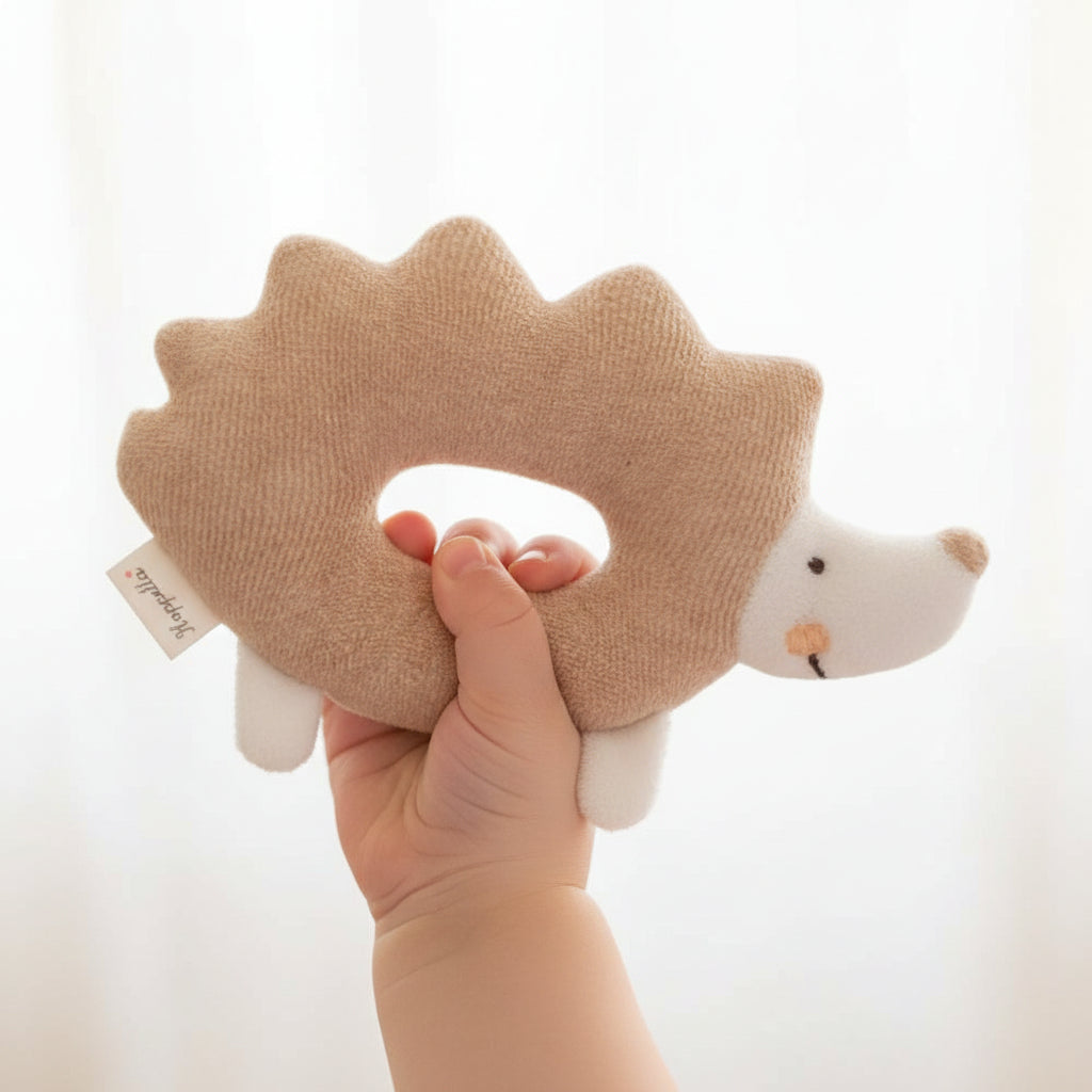 刺繍スタイとはりねずみのガラガラのギフトセット / 出産祝い