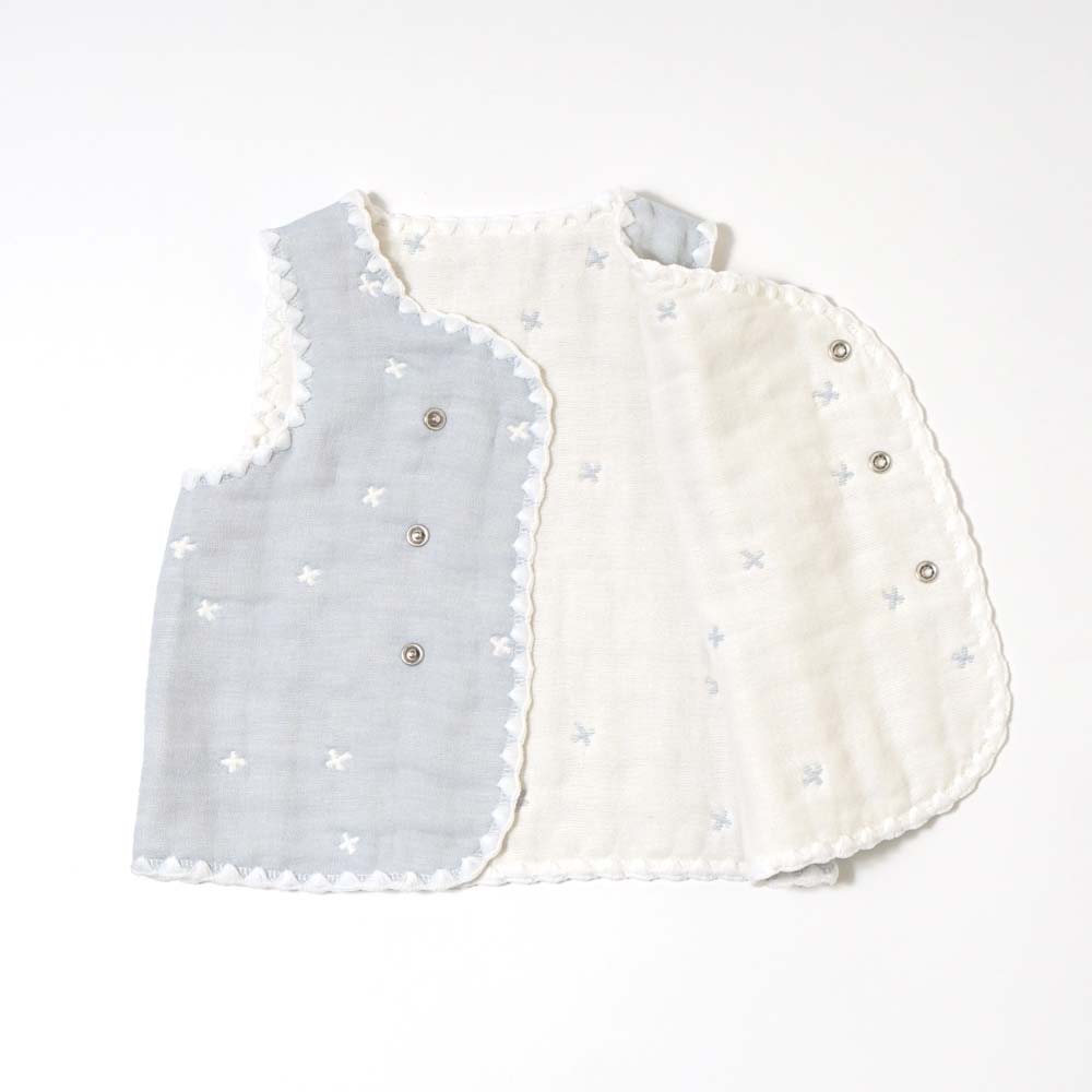 パウダーブルー ちょっき　70～80cm ふくふくガーゼ(6重ガーゼ)　 / 名入れ刺繍可